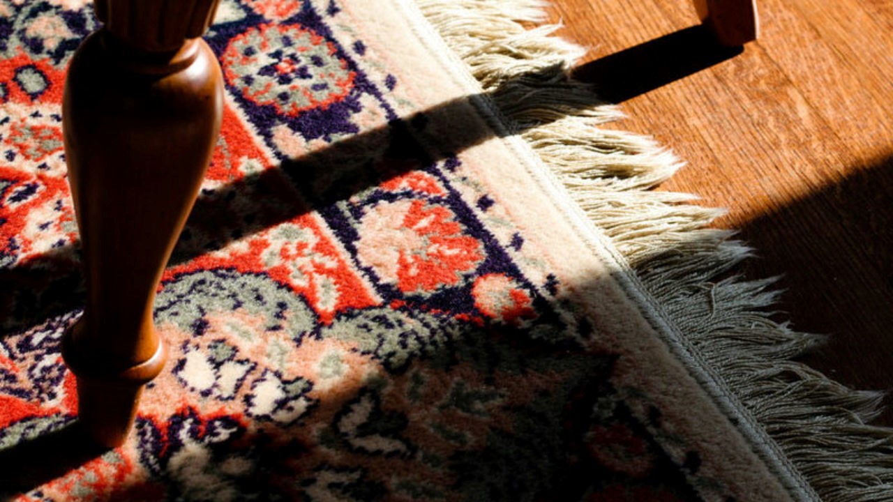 فرش ماشینی را در معرض نور خورشید قرار ندهید