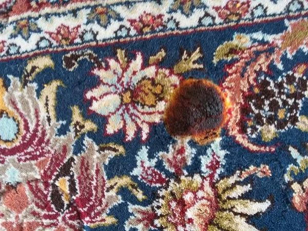 از بین بردن جای سوختگی از روی فرش - قالیشویی ابریشم خراسان