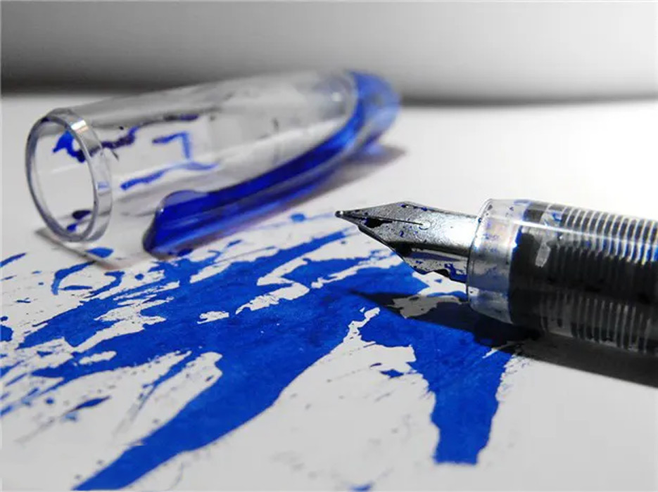 از بین بردن لکه جوهر از روی فرش - قالیشویی ابریشم