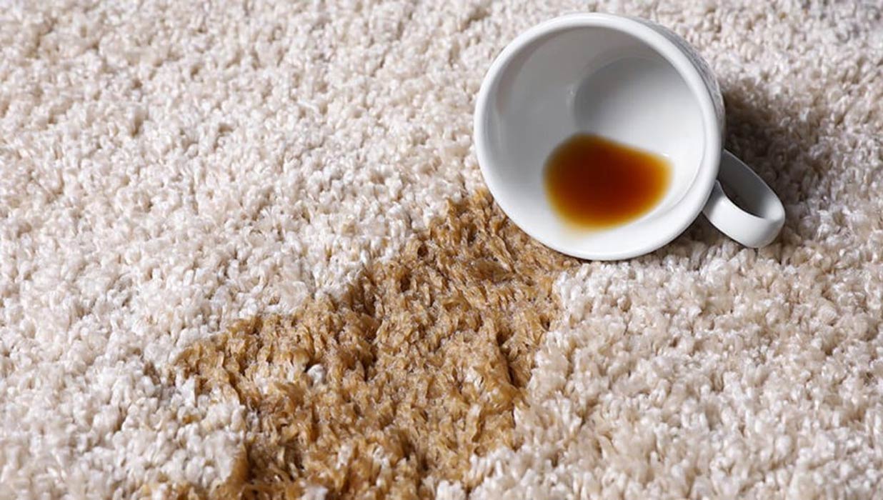 پاک کردن لکه چای از روی فرش به چه روش هایی صورت می‌گیرد؟ - قالیشویی ابریشم
